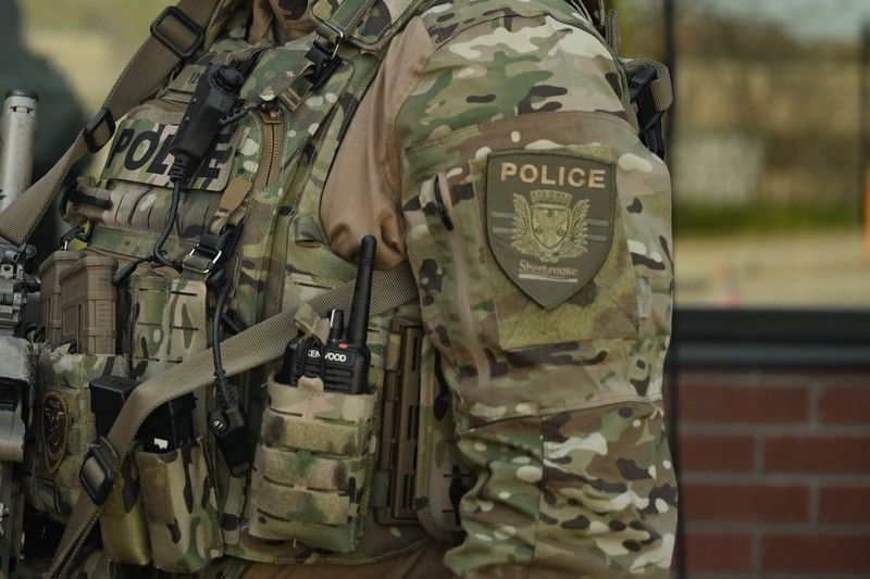 Un homme armé d’un couteau arrêté par la police à Sherbrooke